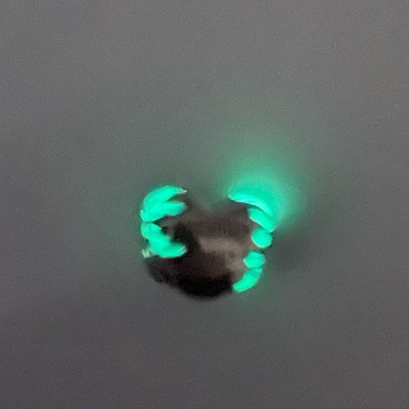 💖 NWOT Glow-in-the-Dark Heart Charm – Stranger Things ✨ - Picture 16 of 16
